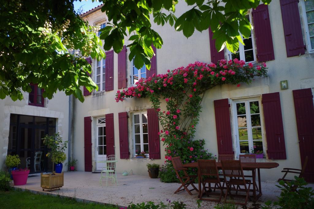 Le Logis De La Poupeliere Bed and Breakfast Vouhé Exteriör bild