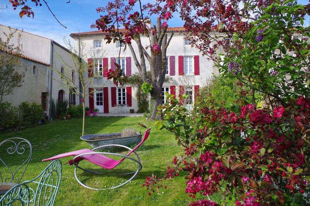Le Logis De La Poupeliere Bed and Breakfast Vouhé Exteriör bild